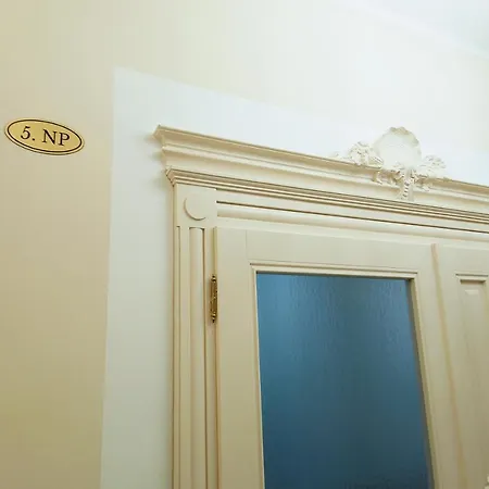 Modern Spanelska Apartment *